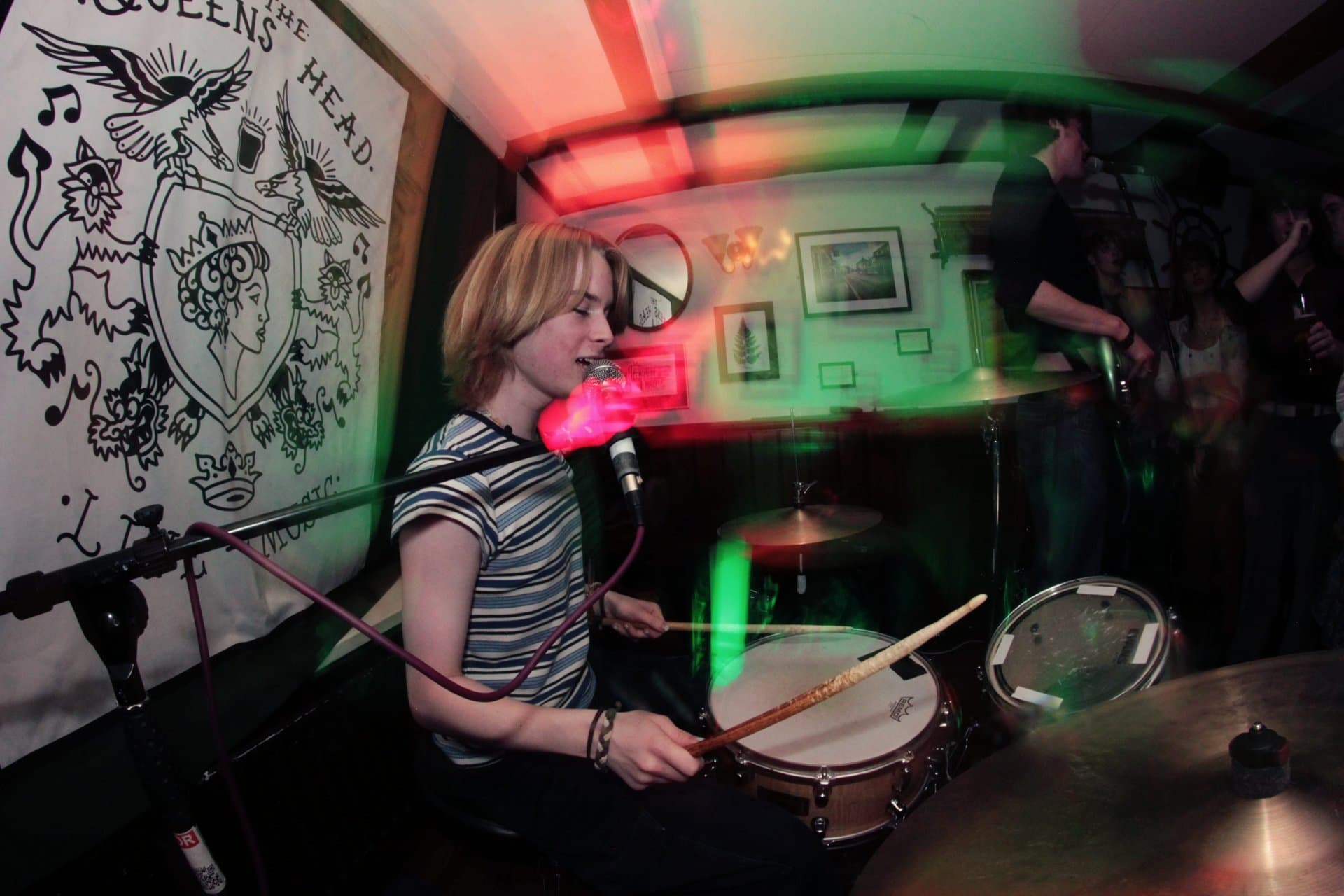 Queen's Head Live Gig Photo 10